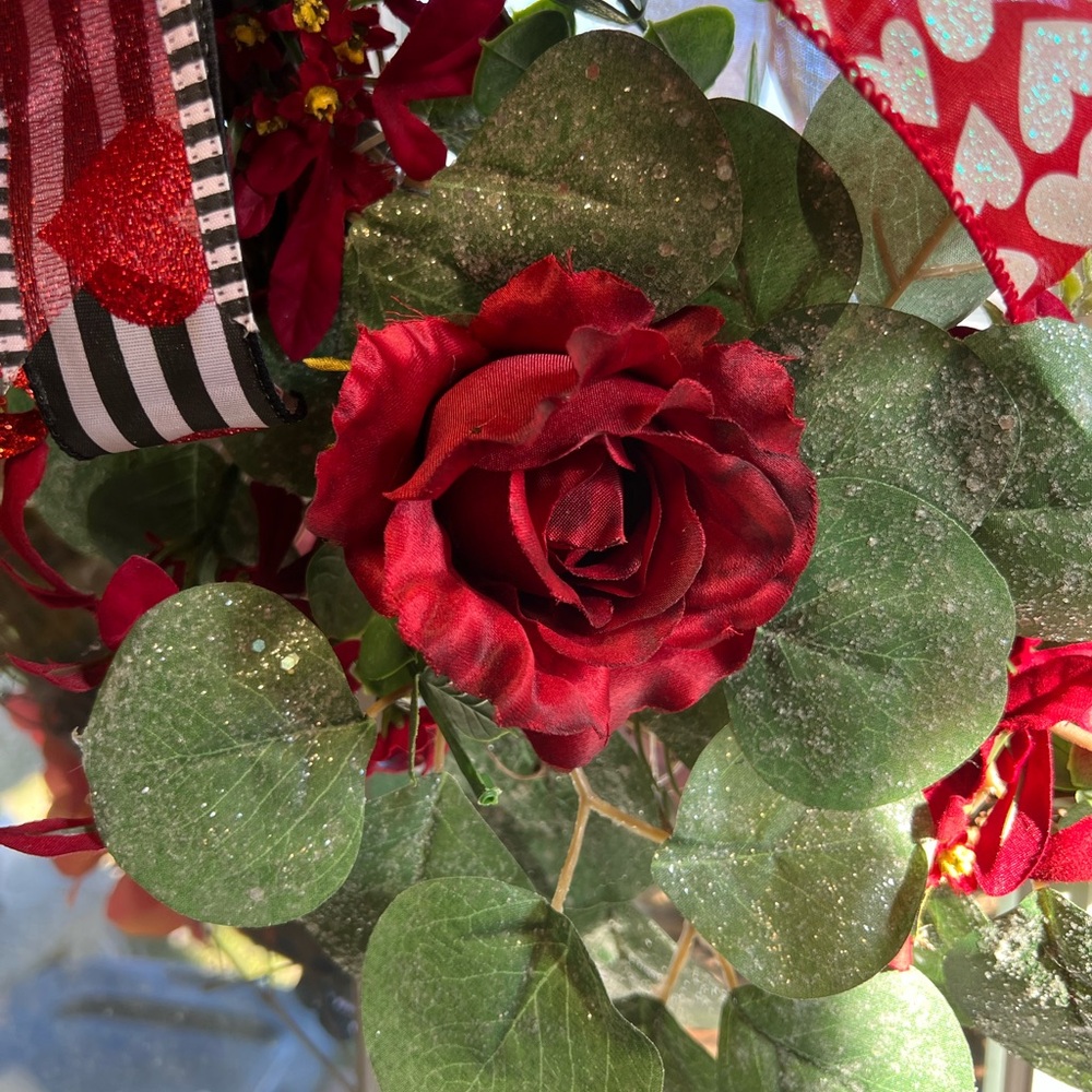 Festive Red and Green Holiday Wreath - Picture 2 of 7